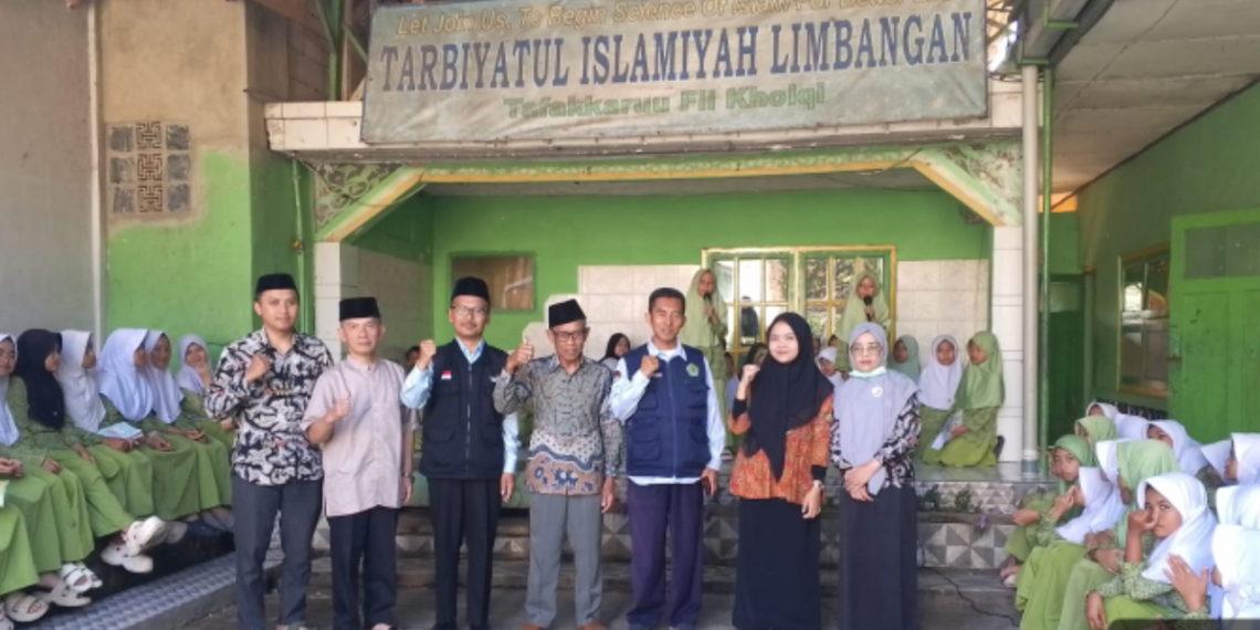 Monitoring Perpanjangan Izin Operasional, KUA Sukaraja Kunjungi MDTU Tarbiyatul Islamiyah Limbangan
