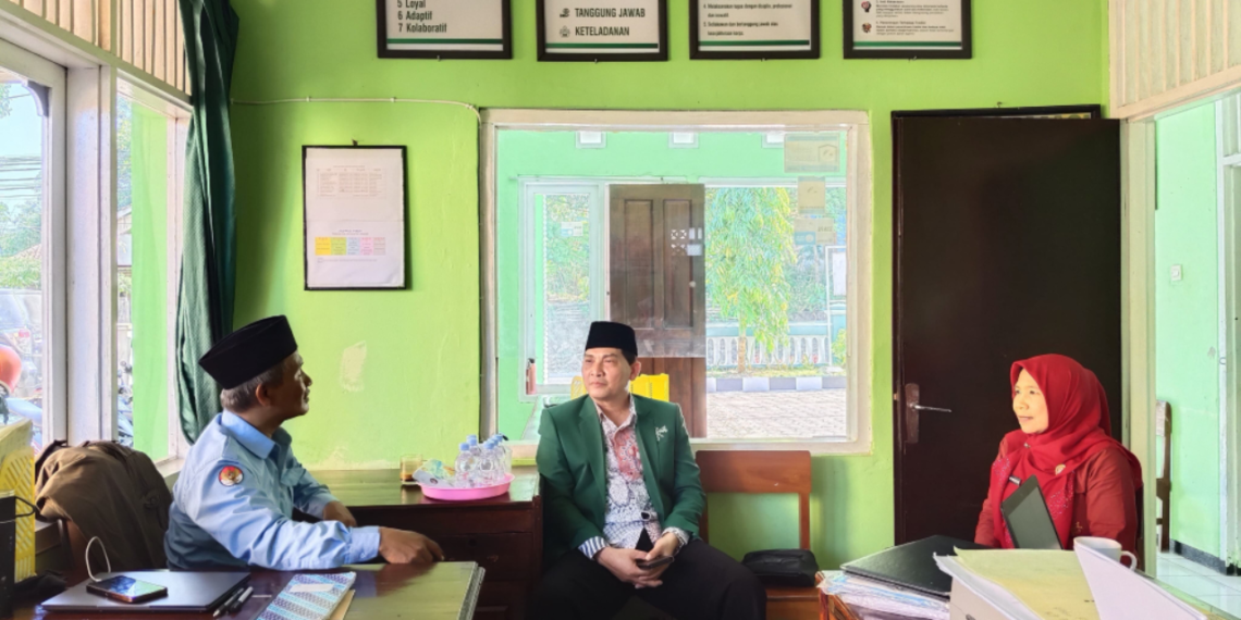 Camat Ciracap Apresiasi Program Gemah Asri Saat Kunjungi KUA Ciracap