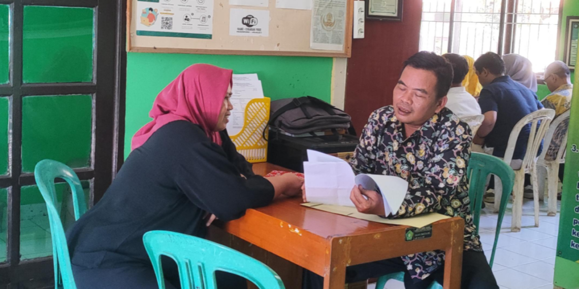 KUA Cikakak Permudah Layanan Nikah Melalui Pendampingan Administrasi bagi Masyarakat