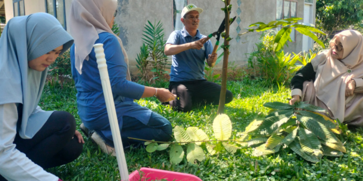 KUA Ciracap Budayakan Lingkungan Kerja Bersih dan Asri melalui Program GEMAH ASRI