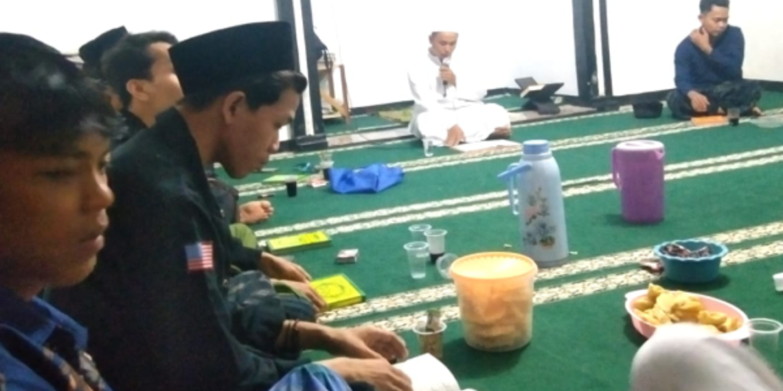 Penyuluh KUA Cikidang Dampingi Remaja Masjid Sukseskan Gerakan 100.000 Khataman Al-Qur’an