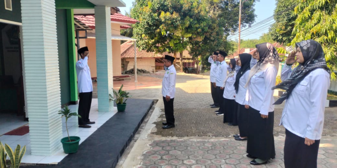 Syukur Jadi Fondasi Pengabdian, KUA Ciracap Gelar Apel Pagi dengan Pembinaan Kepegawaian