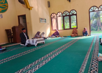 Penyuluh KUA Cikakak Ajak Jamaah Membumikan Nilai-Nilai Al-Qur’an dalam Kehidupan Sehari-hari