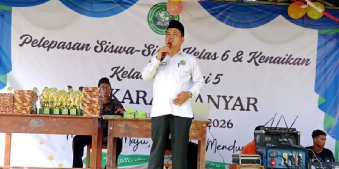 Kepala KUA Tegalbuleud Hadiri Pelepasan dan Kenaikan Kelas MI Karanganyar, Ajak Siswa Menjadi Generasi Qur’ani yang Unggul