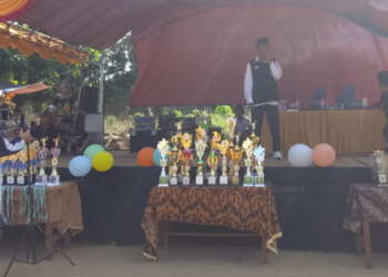 Penyuluh Agama KUA Ciemas Hadiri Kenaikan Kelas MI Tegal Panjang, Berikan Motivasi kepada Siswa
