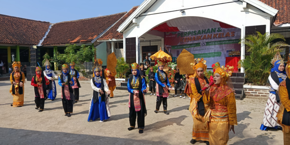 Pesona Tarian Nusantara Semarakkan Samenan MTs Al-Manshuriyah, Kamad: Upaya Rawat Budaya Bangsa
