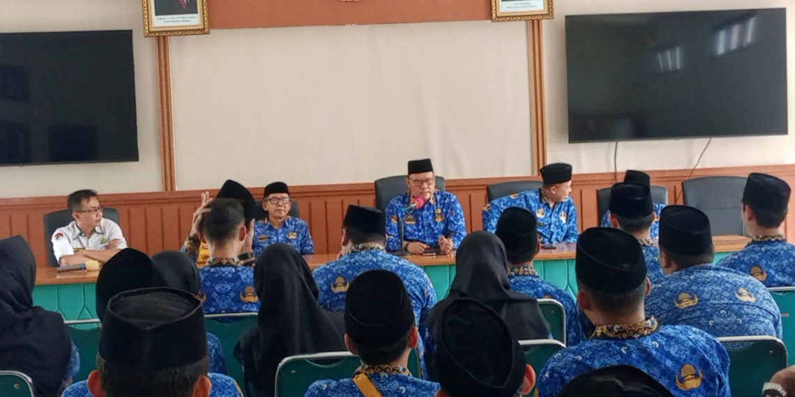 Kasi Bimas Islam Kemenag Sukabumi Tekankan Penguatan SDM KUA kepada Penghulu dan Penyuluh yang Baru Diambil Sumpah