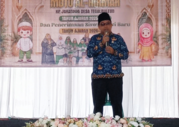 Penyuluh Agama KUA Tegalbuleud Berikan Motivasi Spiritual pada Kenaikan Kelas MDTU Al-Hikmah Jakatawa