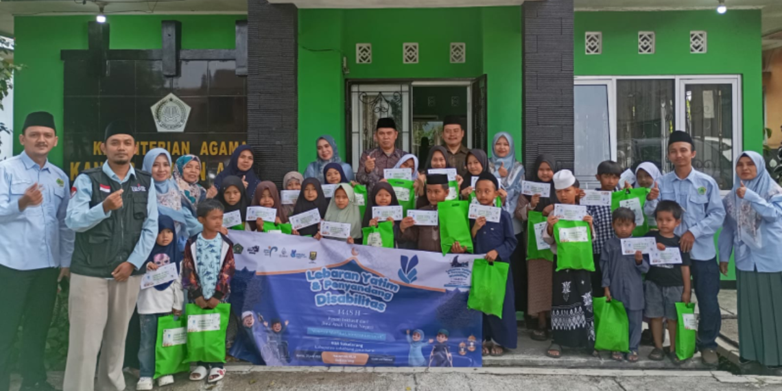 Kolaborasi KUA, Pemdes, dan Mitra Hadirkan Senyum bagi 43 Anak Yatim di Sukalarang