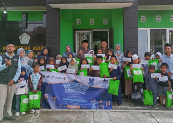Kolaborasi KUA, Pemdes, dan Mitra Hadirkan Senyum bagi 43 Anak Yatim di Sukalarang