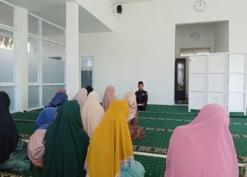 Penyuluh Agama KUA Sukalarang Edukasi Jamaah tentang Rashdul Kiblat Jelang Fenomena Istiwa A’zam