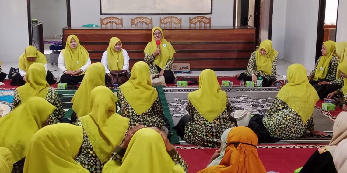Penyuluh KUA Ciracap Sosialisasikan Gerakan Nasional 1.448.000 Rashdul Kiblat kepada Pengurus MTM