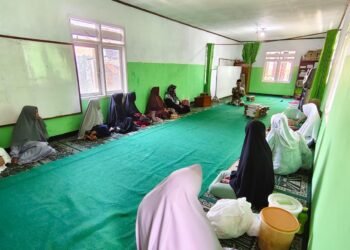 Penyuluh Agama KUA Sukalarang Sosialisasikan Gerakan Indonesia Berkiblat di Majelis Taklim Al-Ikhlas