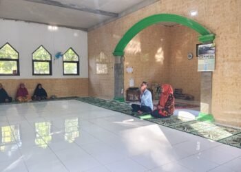 KUA Surade Edukasi Jamaah Majelis Taklim tentang Pentingnya Verifikasi Arah Kiblat melalui Gerakan Nasional Indonesia Berkiblat 1448K