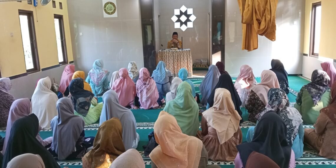 Nagrak Bergerak: Kepala KUA Nagrak Edukasi Lintas Generasi Sukseskan Gerakan Nasional Indonesia Berkiblat 1448K
