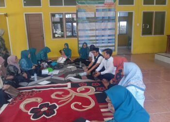 Jajaran Tim Sosialisasi Gerakan Nasional Indonesia Berkiblat KUA Surade Edukasi Kader PKK Desa Buniwangi