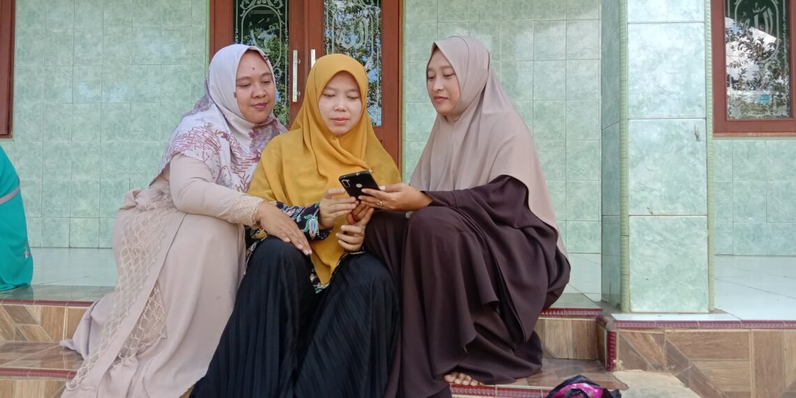 Penyuluh KUA Gegerbitung Dampingi Jamaah Majelis Taklim At-Taqwa Registrasi Gerakan Nasional Indonesia Berkiblat 1448K