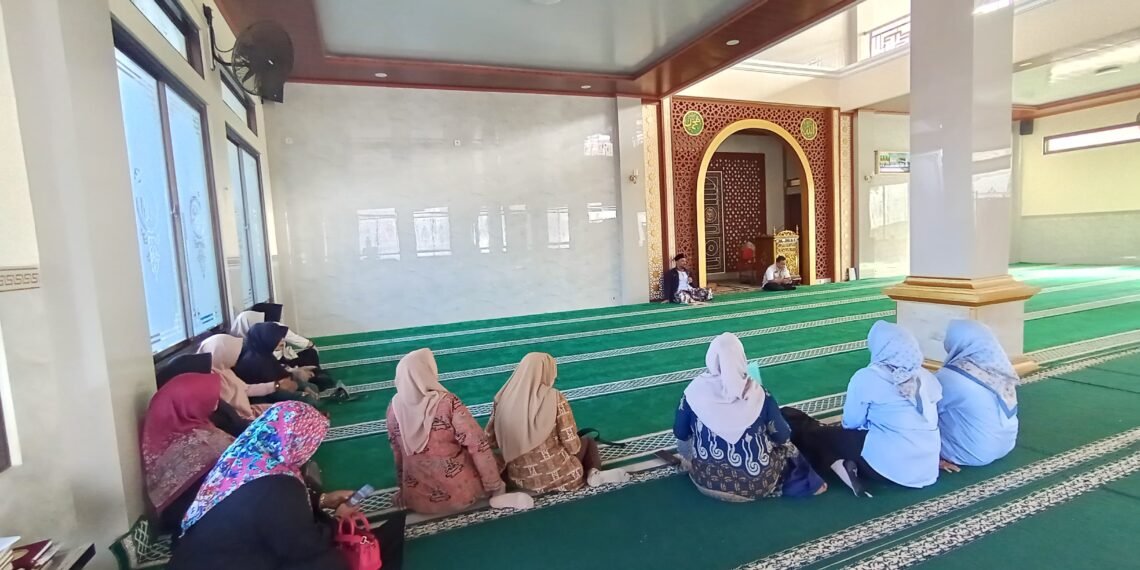 Pengajian Aparatur Kecamatan Jadi Sarana KUA Surade Sosialisasikan Gerakan Nasional Indonesia Berkiblat