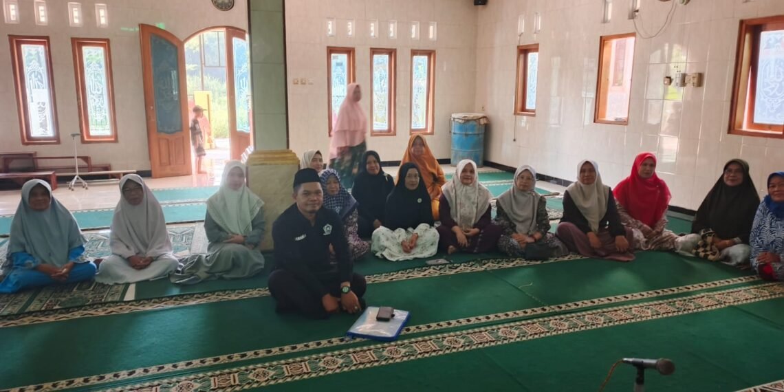 KUA Cikembar Dampingi Jamaah Majelis Taklim Al Ikhlas Registrasi Gerakan Nasional Indonesia Berkiblat