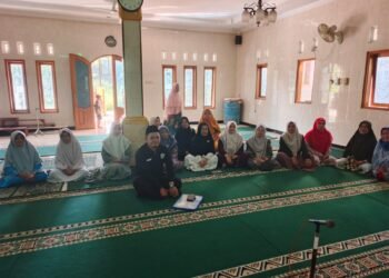 KUA Cikembar Dampingi Jamaah Majelis Taklim Al Ikhlas Registrasi Gerakan Nasional Indonesia Berkiblat