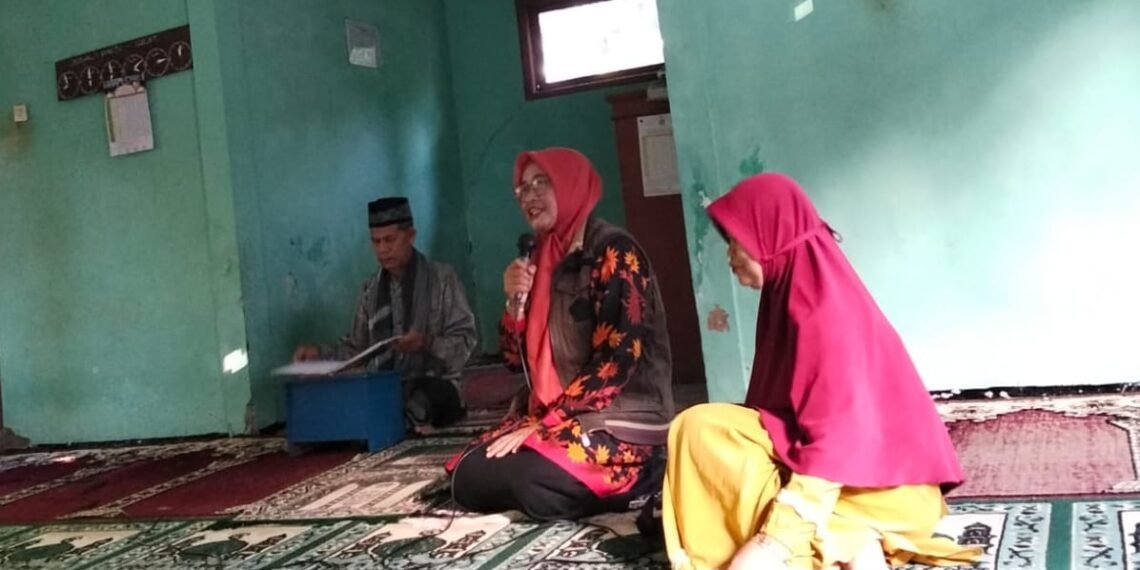 Penyuluh KUA Ciracap Dampingi Jamaah MT Nurul Ikhlas Ikuti Gerakan Nasional Indonesia Berkiblat