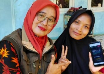 Datangi Rumah Warga, Penyuluh KUA Ciracap Perkuat Sosialisasi Gerakan Nasional Indonesia Berkiblat
