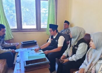 KUA Surade Hadirkan Sosialisasi dan Registrasi Gerakan Nasional Indonesia Berkiblat di Desa Kadaleman