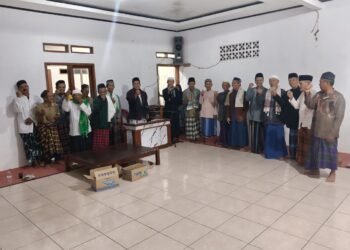 Pengawas Bina Madrasah Aliyah Perkuat Sosialisasi Gerakan Nasional Indonesia Berkiblat Melalui Pengajian di Waluran