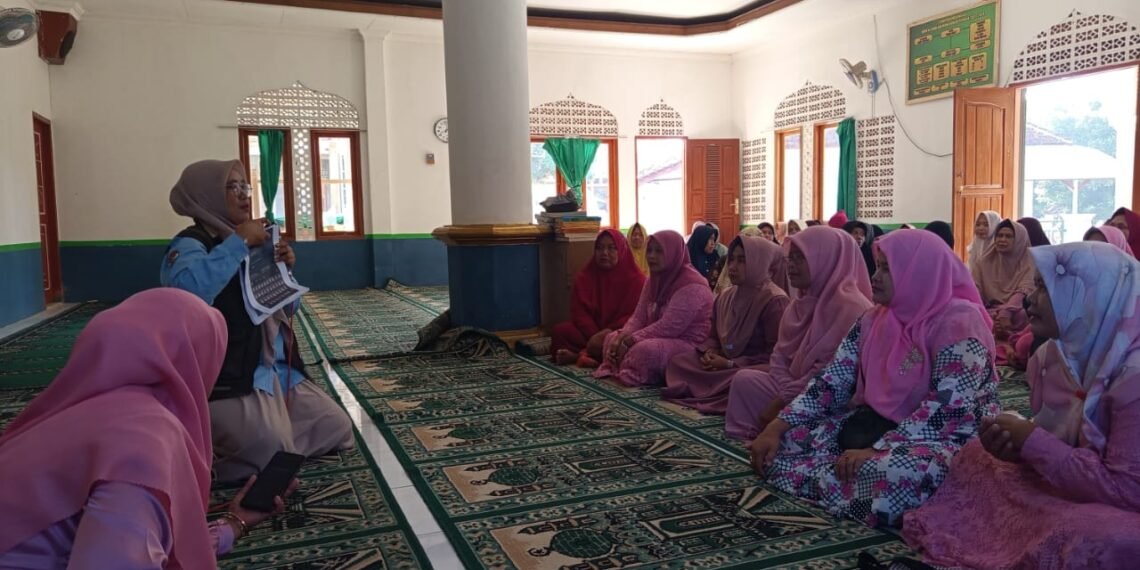 Penyuluh KUA Ciracap Edukasi Jamaah Majelis Taklim Al Amaliyah tentang Gerakan Nasional Indonesia Berkiblat