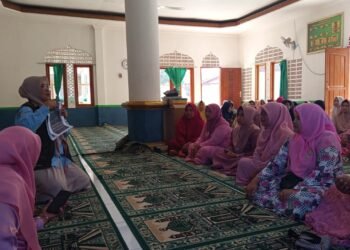 Penyuluh KUA Ciracap Edukasi Jamaah Majelis Taklim Al Amaliyah tentang Gerakan Nasional Indonesia Berkiblat