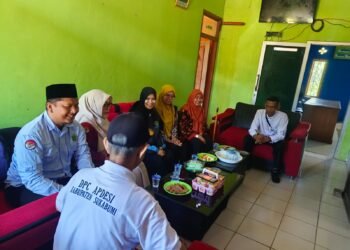 KUA Sagaranten Gelar Sosialisasi dan Simulasi Gerakan Nasional Indonesia Berkiblat di Desa Mekarsari