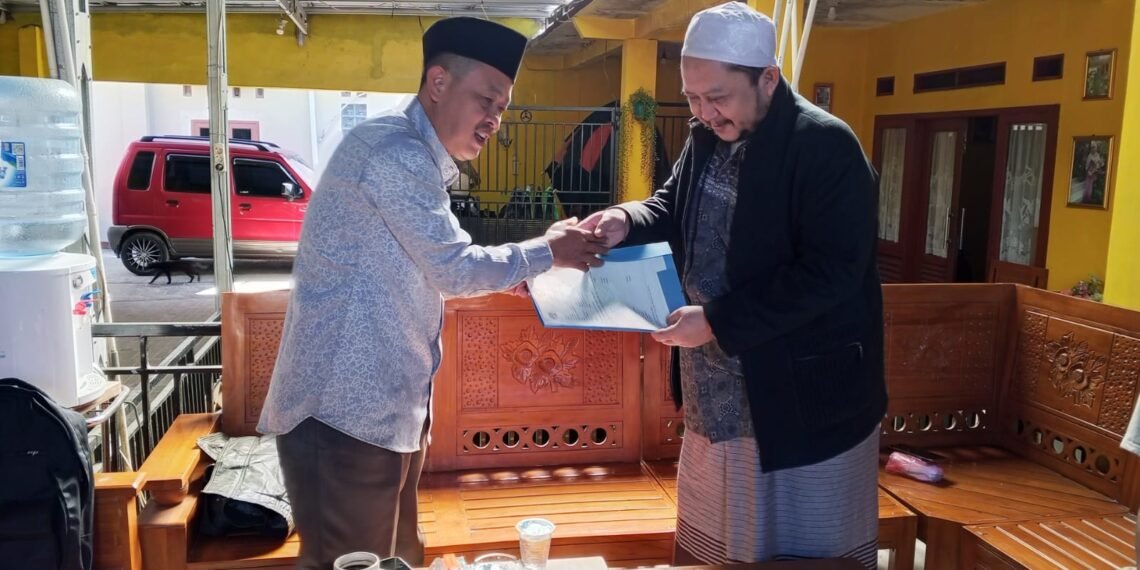 KUA Gunungguruh Padukan Prosesi Ikrar Wakaf dan Sosialisasi Gerakan Nasional Indonesia Berkiblat