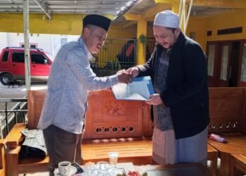 KUA Gunungguruh Padukan Prosesi Ikrar Wakaf dan Sosialisasi Gerakan Nasional Indonesia Berkiblat