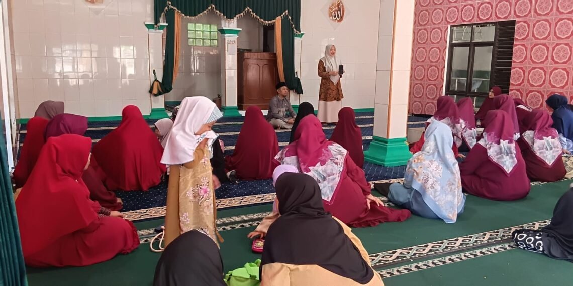 Jamaah Masjid Nurul Mu’min Antusias Ikuti Sosialisasi dan Pembuatan Akun Indonesia Berkiblat Bersama KUA Cikembar