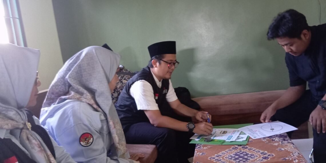 KUA Surade Sosialisasikan Registrasi Akun Indonesia Berkiblat kepada Perangkat Desa Jagamukti