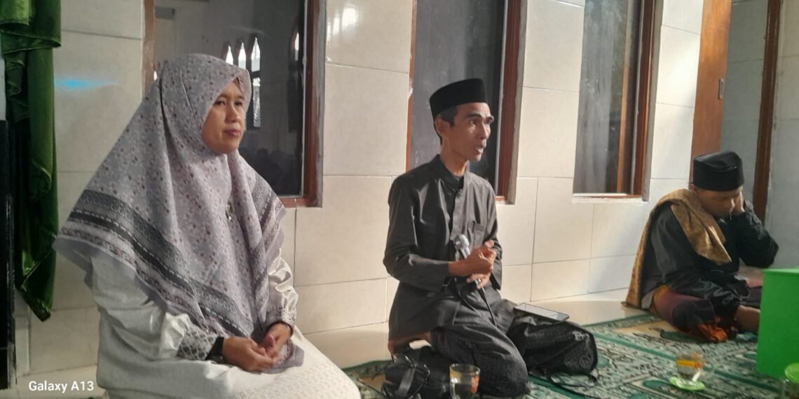 Sosialisasi Rashdul Kiblat, Penyuluh Agama KUA Parakansalak Ajak Jamaah MT Nurul Falah Dukung Indonesia Berkiblat