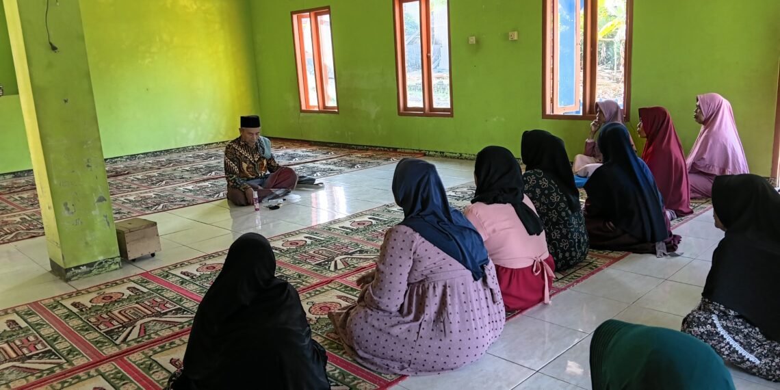 Penyuluh Agama KUA Ciracap Sosialisasikan Gerakan Nasional Indonesia Berkiblat di MT Miftahul Falah Pasirpanjang