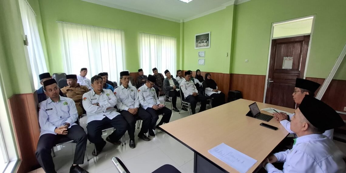 Rapat Pembinaan Pegawai KUA Sukaraja Perkuat Kinerja dan Matangkan Persiapan Gerakan Nasional Indonesia Berkiblat