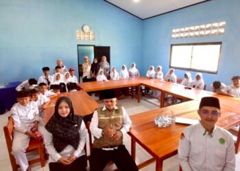 KUA Nagrak Perkuat Karakter Remaja melalui BRUS, Sosialisasikan Gerakan Nasional Indonesia Berkiblat di SMP Muhammadiyah 8