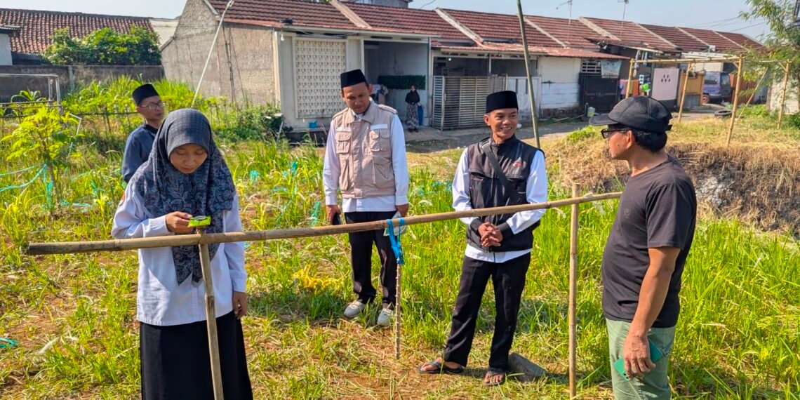 Penyuluh Agama Islam KUA Cicantayan Laksanakan Kalibrasi Arah Kiblat, Perkuat Akurasi Ibadah Masyarakat