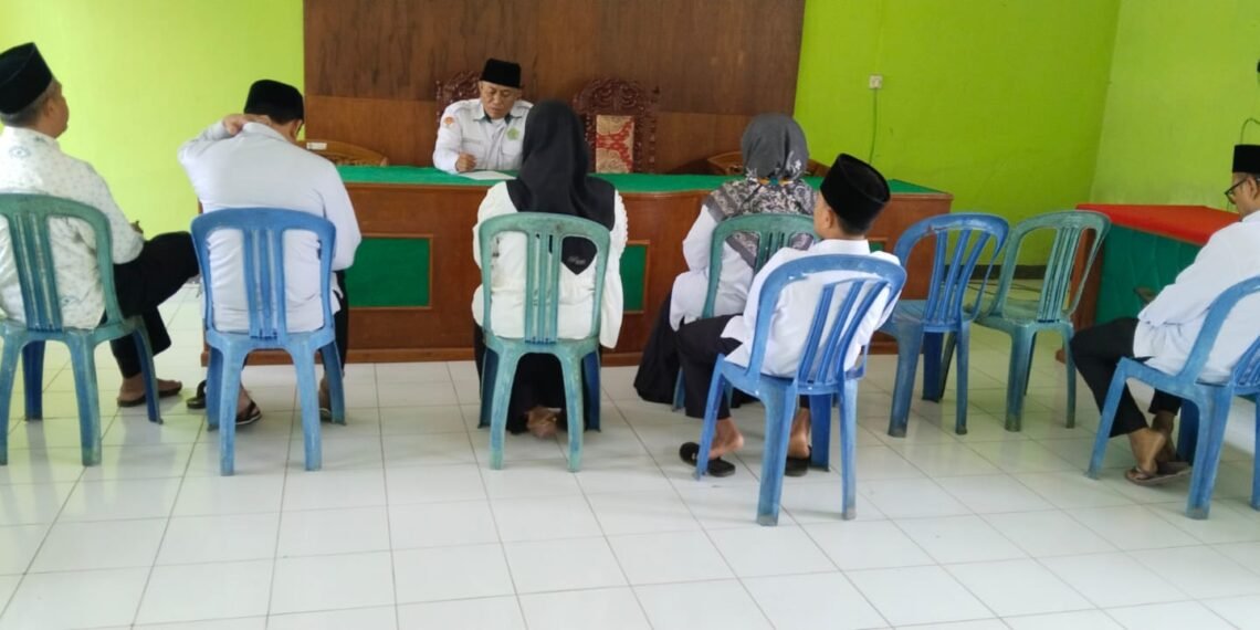 KUA Jampangkulon Gelar NGOPPAK Awal Pekan, Bahas Penguatan Kinerja dan Persiapan Program Strategis