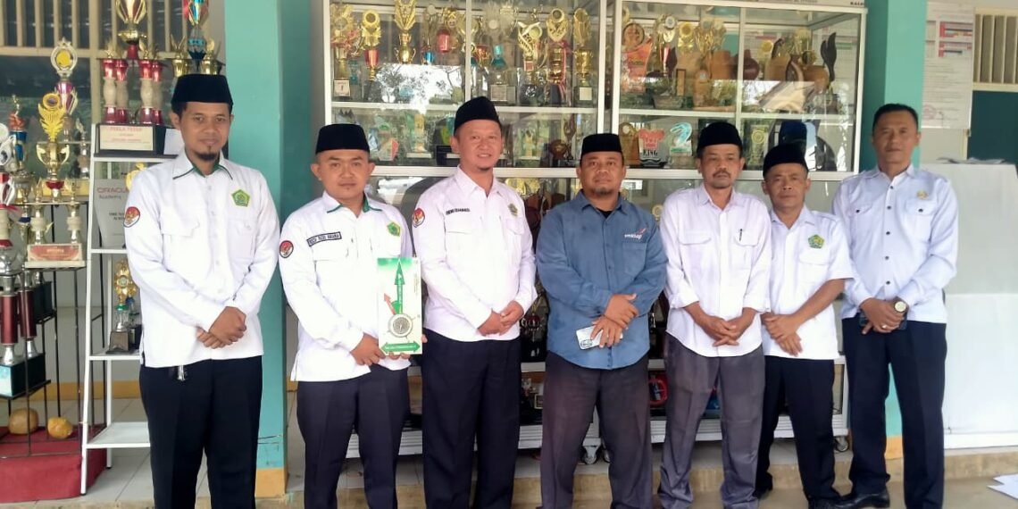 SMK Al Ittihad Purabaya Dukung Gerakan Nasional Indonesia Berkiblat, KUA Purabaya Beri Apresiasi