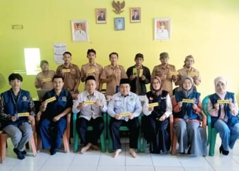 KUA Curugkembar Maksimalkan Sosialisasi Gerakan Nasional Indonesia Berkiblat kepada Perangkat Desa Sindangraja dan Mahasiswa KKN UMMI