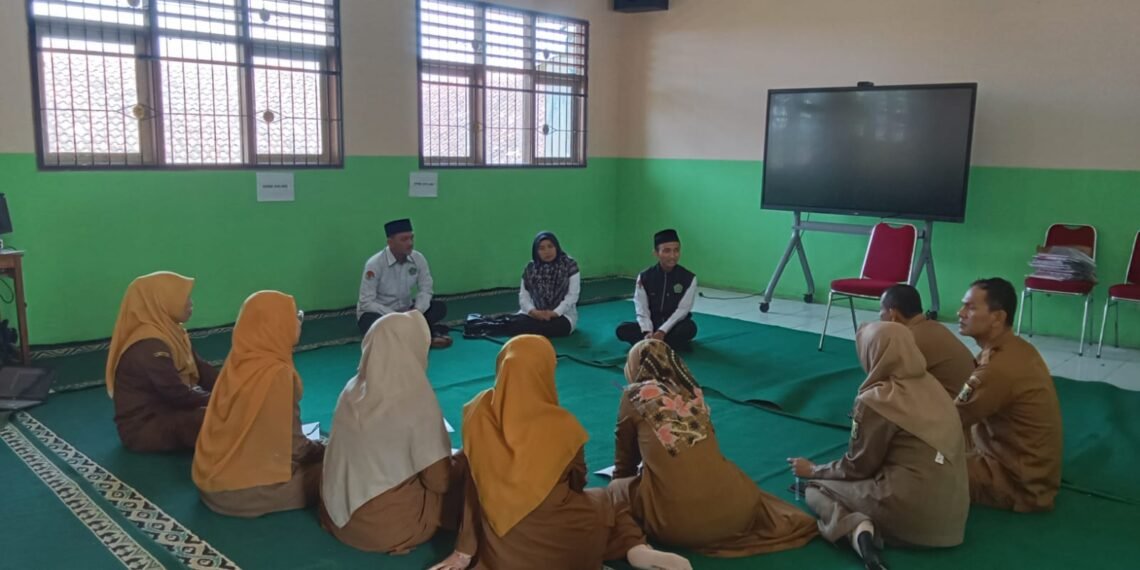 Sosialisasi Rashdul Kiblat di SMPN 2 Sukalarang, KUA Kenalkan Pembelajaran Kontekstual Berbasis Sains dan Keislaman