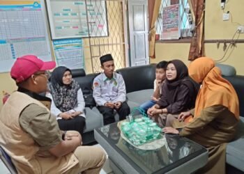 KUA Sukalarang Sosialisasikan Gerakan Nasional Indonesia Berkiblat kepada Guru SDN Cimangkok