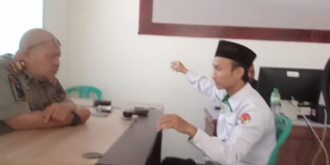 KUA Sukalarang Perkuat Sinergi dengan Pemerintah Desa Cimangkok melalui Sosialisasi Gerakan Nasional Indonesia Berkiblat