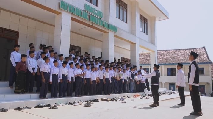 KUA Ciracap Apresiasi Antusiasme 600 Santri Pondok Pesantren Riyadul Muta’allimin Dukung Indonesia Berkiblat