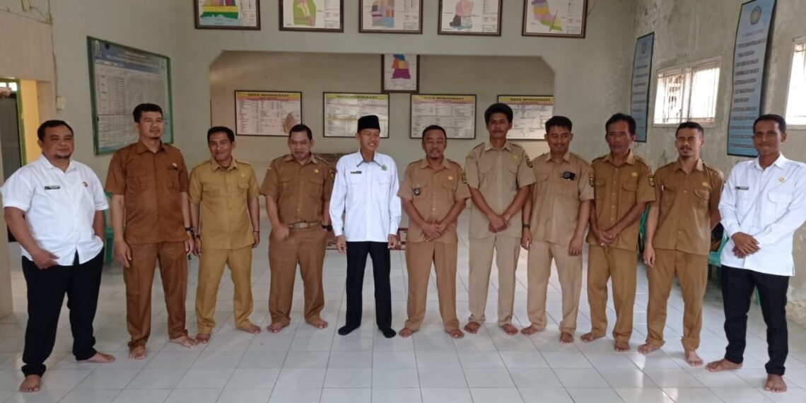 Pemerintah Desa Cikangkung Deklarasikan Dukungan Gerakan Nasional Indonesia Berkiblat Bersama KUA Ciracap