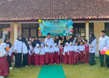MI Al Barokah Ujunggenteng Deklarasikan Dukungan Gerakan Nasional Indonesia Berkiblat, KUA Ciracap Beri Apresiasi