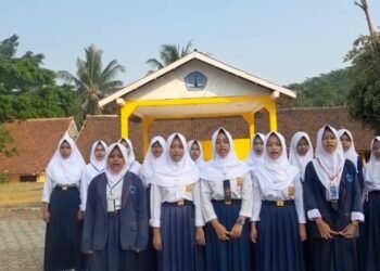 KUA Ciracap Perkuat Gerakan Indonesia Berkiblat melalui Deklarasi Pengurus OSIS SMPN 4 Ciracap